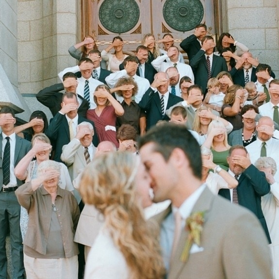 beso de los novios