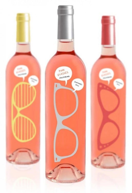 tres botellas rosadas con formas de lentes hipster