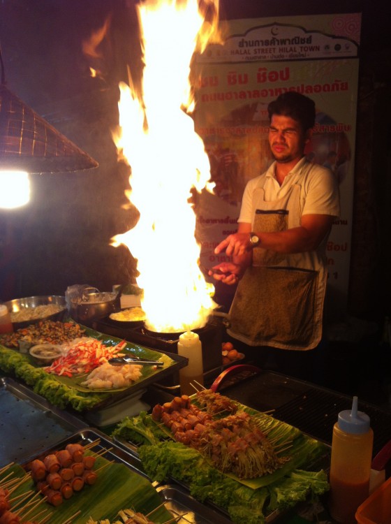 chef cocinando a la flama