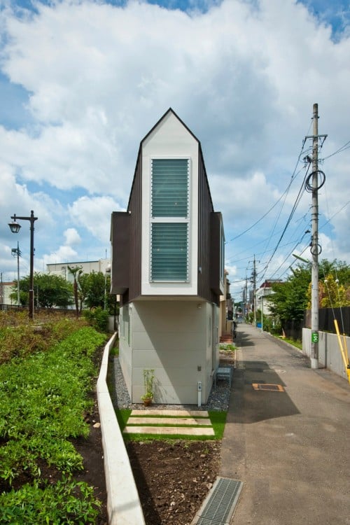 Diseño de una casa triangular por el arquitecto Kota Mizuishi 