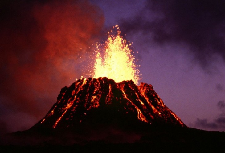 Volcán en erupción donde tres chicos sobrevivieron durante 3 días 