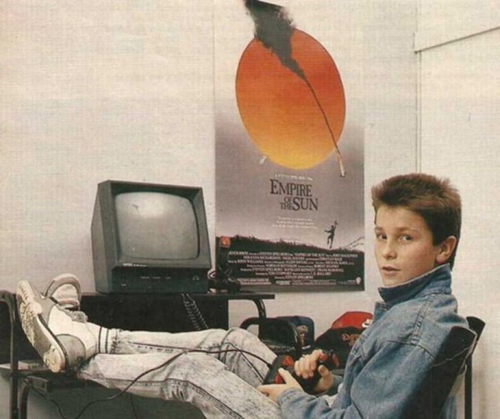 Christian Bale jugando amstrad 1984