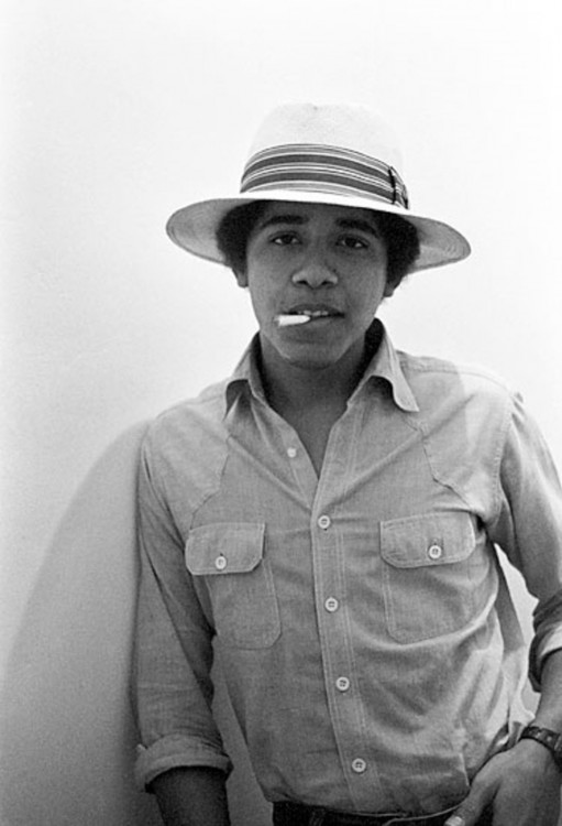 Barack Obama fumando