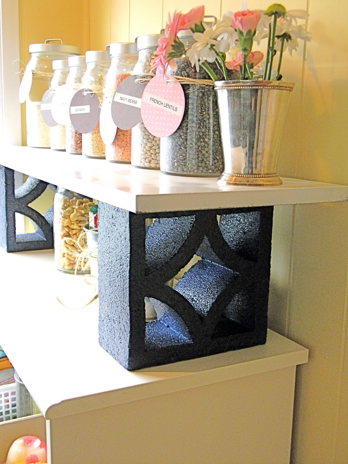 Creativas ideas para adornar tu casa con bloques de cemento Diseño muebles cocina con repisa