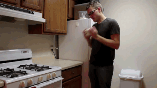 Gif de un chico haciendo mantequilla 