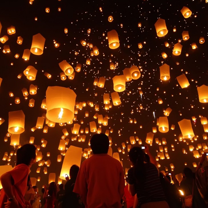 Festival de las linternas flotantes en Tailandia 