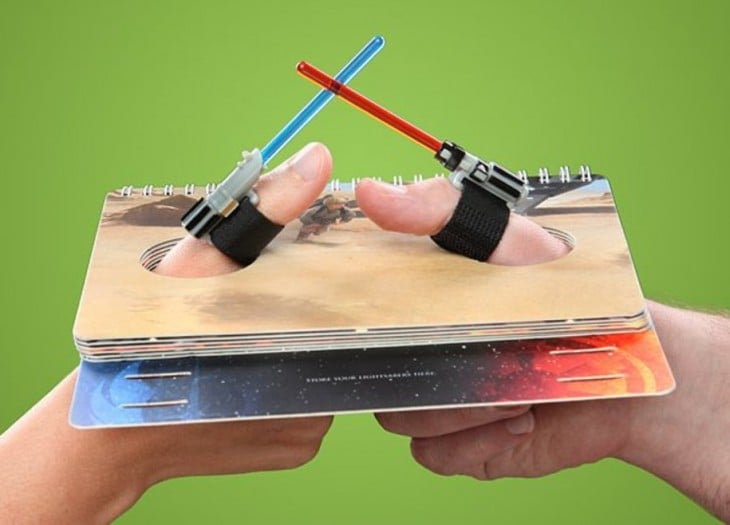 juego para dedos en forma sables de luz