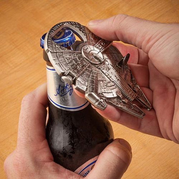 Destapador de botellas en forma del halcón milenario
