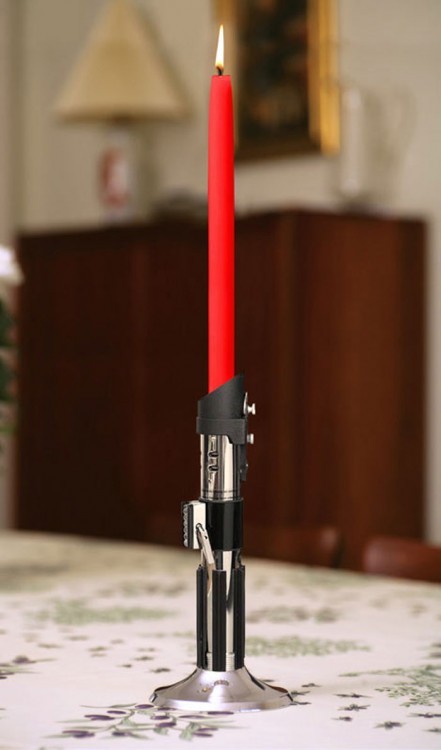 candelabro en forma de sable de luz
