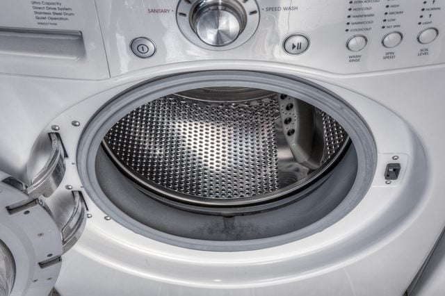 Este increíble truco te ayudará a evitar que la ropa salga de la lavadora con mal olor