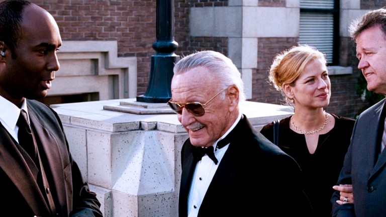 Cameo de Stan Lee en la película de Los 4 fantásticos y silver surfer en el 2007