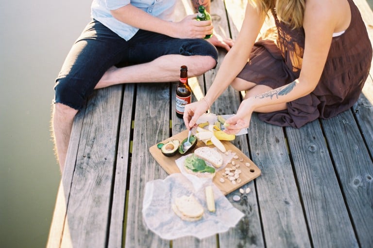 COMIENDO EN EL MUELLE