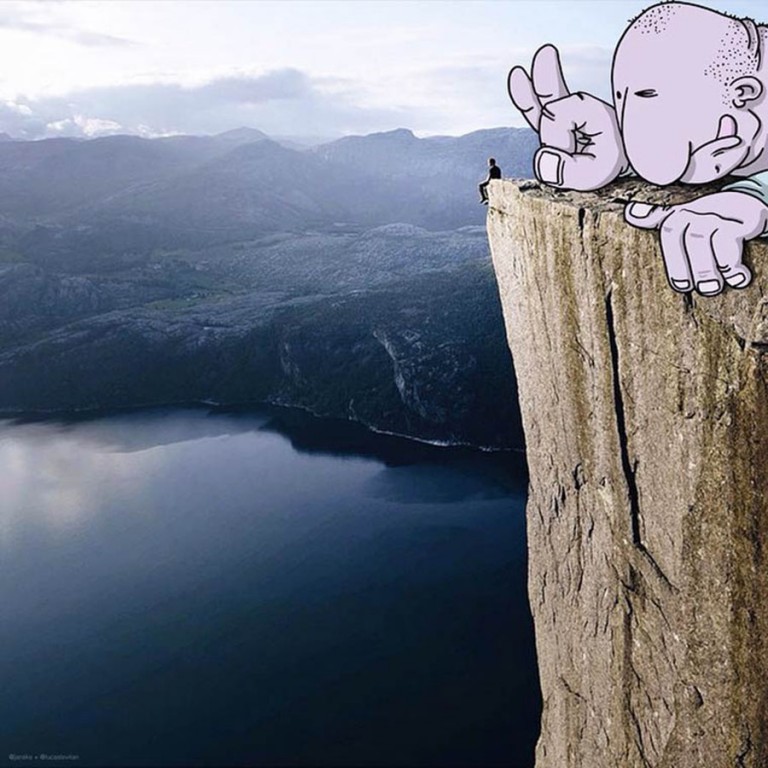 Ilustración de un hombre sentado a la orilla de una enorme montaña a punto de ser empujado por un dibujo gigante