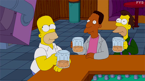 homero, carl y lenny tomando una cerveza después del trabajo