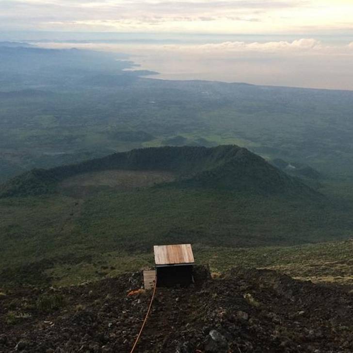 baño con una hermosa vista a la cima del mundo en la República Democrática del Congo