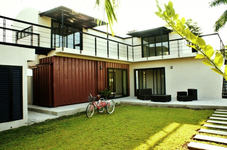 15. Casa hecha de containers