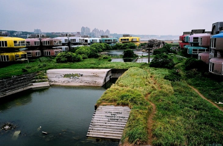 Casas abandonadas en la ciudad de San Zhi en Taiwan