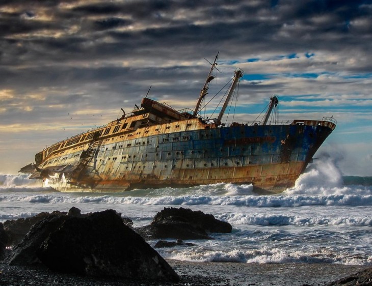 El SS América abandonado en Fuerteaventuras en las islas canarias