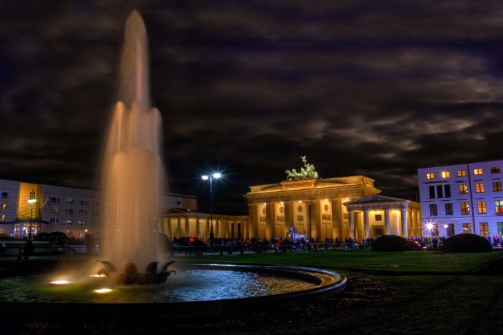 Alrededores de la Puerta de Brandenburgo en Alemania 