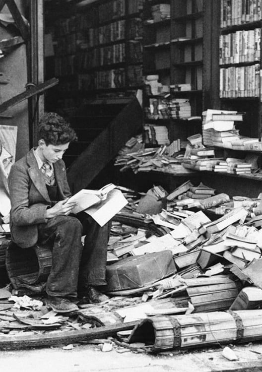 LIBRERIA BOMBARDEADA EN LONDRES, 1940