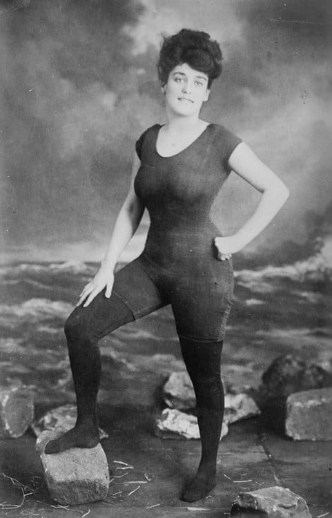 ANNETTE KELLERMAN ARRESTRADA POR DESACATO EN SU ÉPOCA