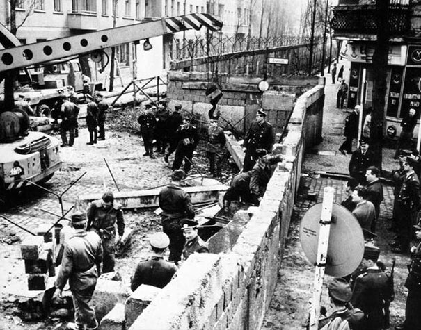 Construcción del Muro de Berlin, 1961
