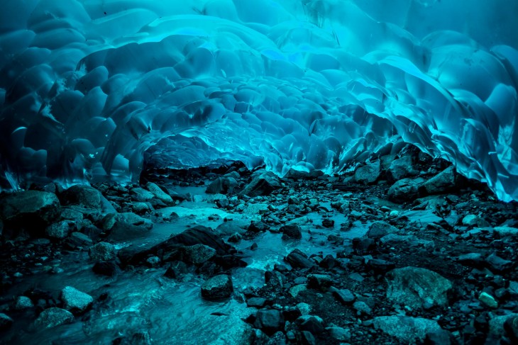 Cuevas en el Glaciar Mendenhall, Alaska, Estados Unidos América 