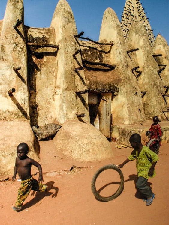 22. Niños jugando en Burkina Faso