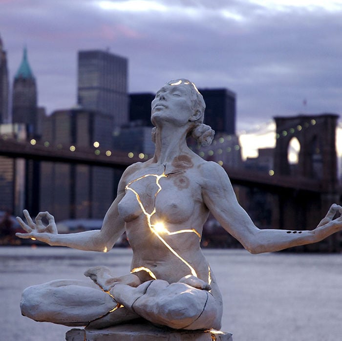 Escultura Expansión, meditación de Paige Bradley