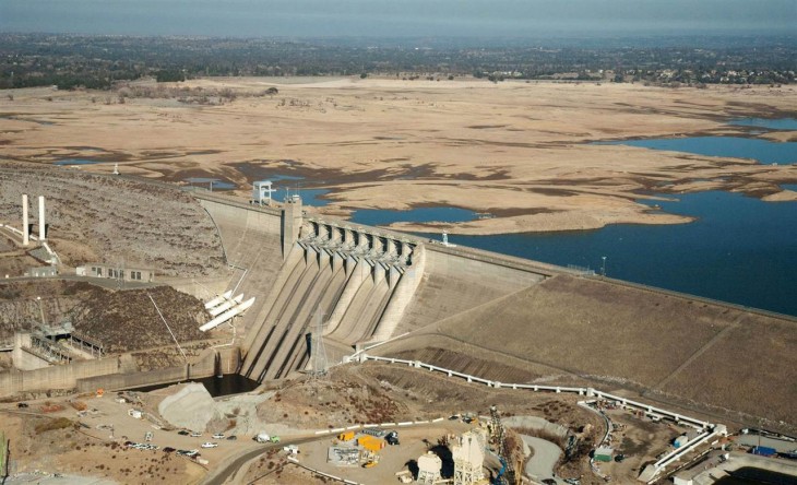 Fotografía desde lejos del Lago mead drough en California 