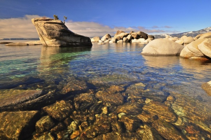 lago tahoe con agua pristina