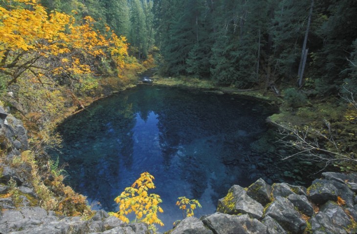 Lago blue, rio Mckenzie, Oregon