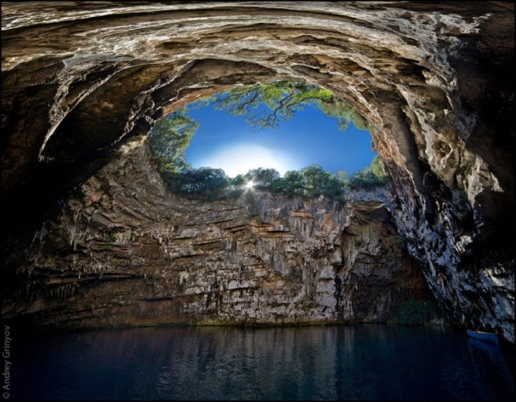 cueva de melissani, grecia