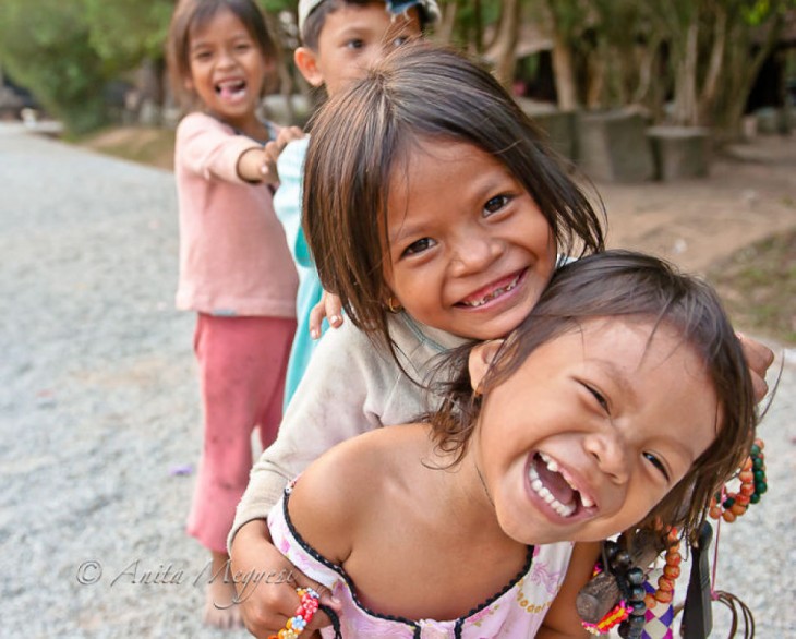Niñas sonriendo en Angkor Wat