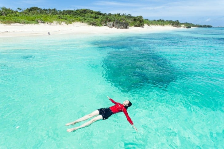 Panari-Island-Aragusuku-Island-Okinawa-Japan-940x626