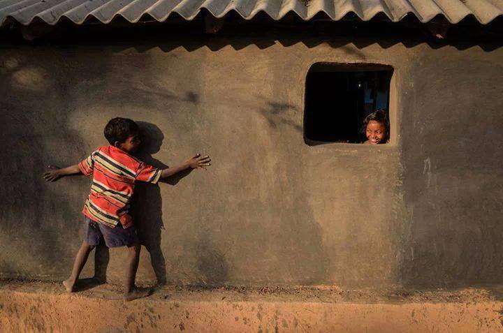 niños jugando en arabia