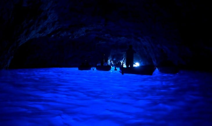 La Gruta Azul, de noche