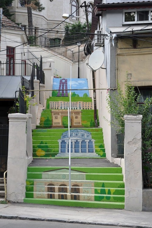 escaleras con monumentos