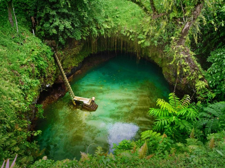 lago tosua con escalera