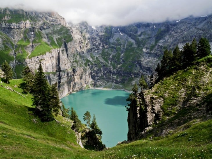 lago Öschinensee en suiza