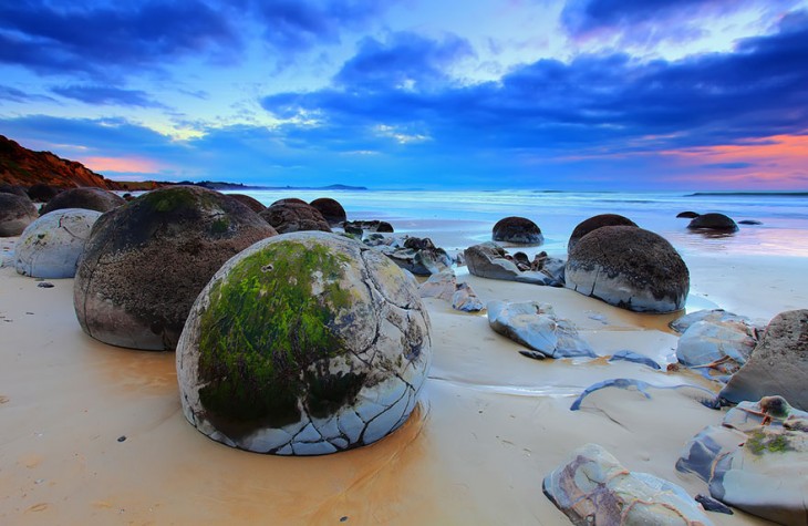playa de las rocas circulares
