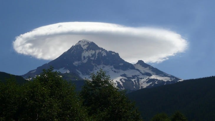 24-Lenticular-cloud