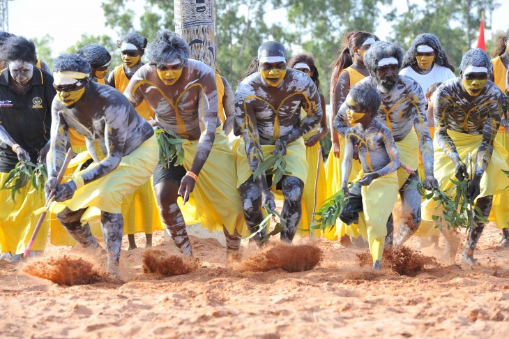 aborigenes en Festival Garma, Australia pintados ritualmente