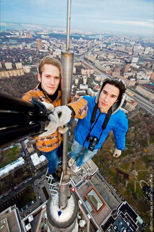 Selfie colgando del vacio