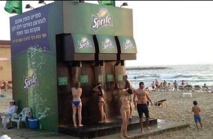 duchas en las playas a modo de expendedor de Sprite