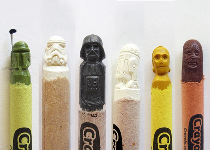 Esculturas con las cabezas de los personajes de Star Wars sobre unas crayolas 