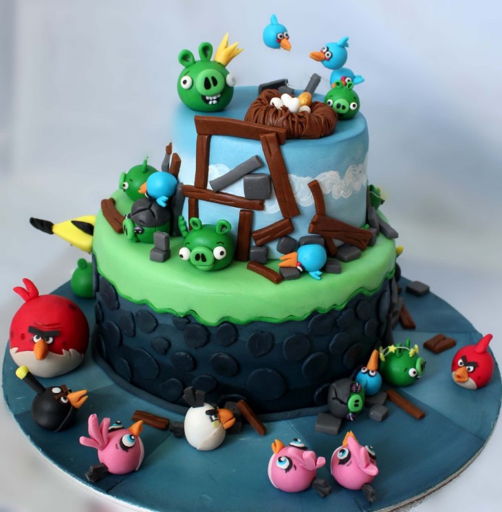 Pastel con el diseño de los Angry Birds