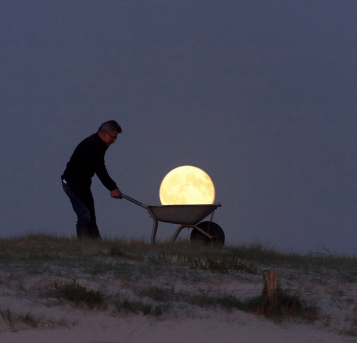 cargando la luna