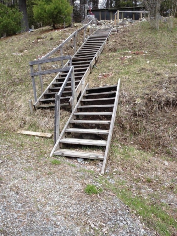 escaleras en forma de puente