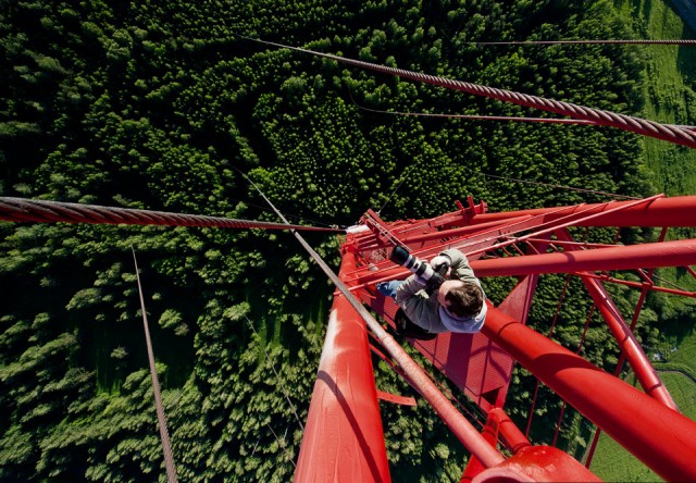 en las alturas de la estructura roja